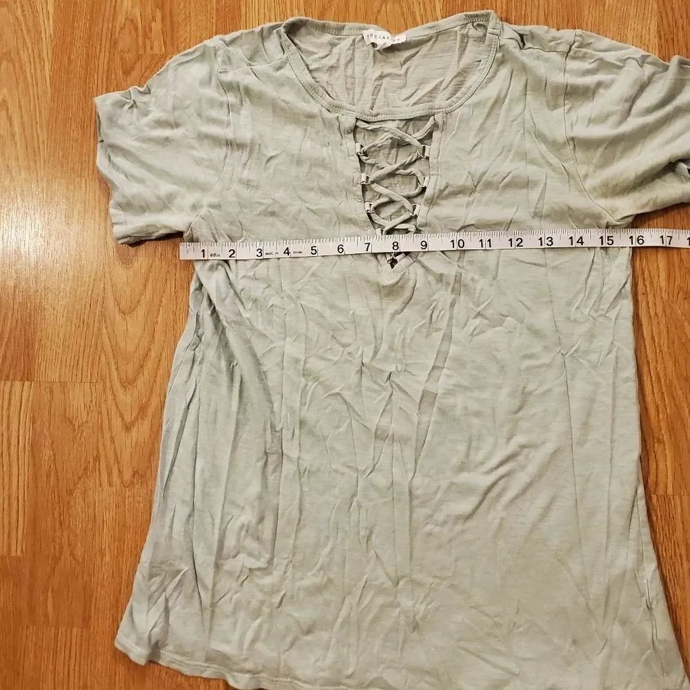 Socialite Grommet Lace-Up Tee XS - Picture 8 of 11